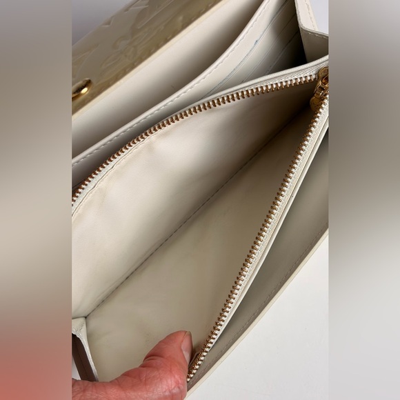 Louis Vuitton Ivory Vernis Sarah Wallet - Picture 16 of 16